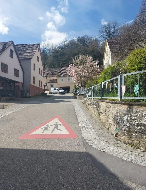 Neckarstraße beim Kindergarten in Heinsheim