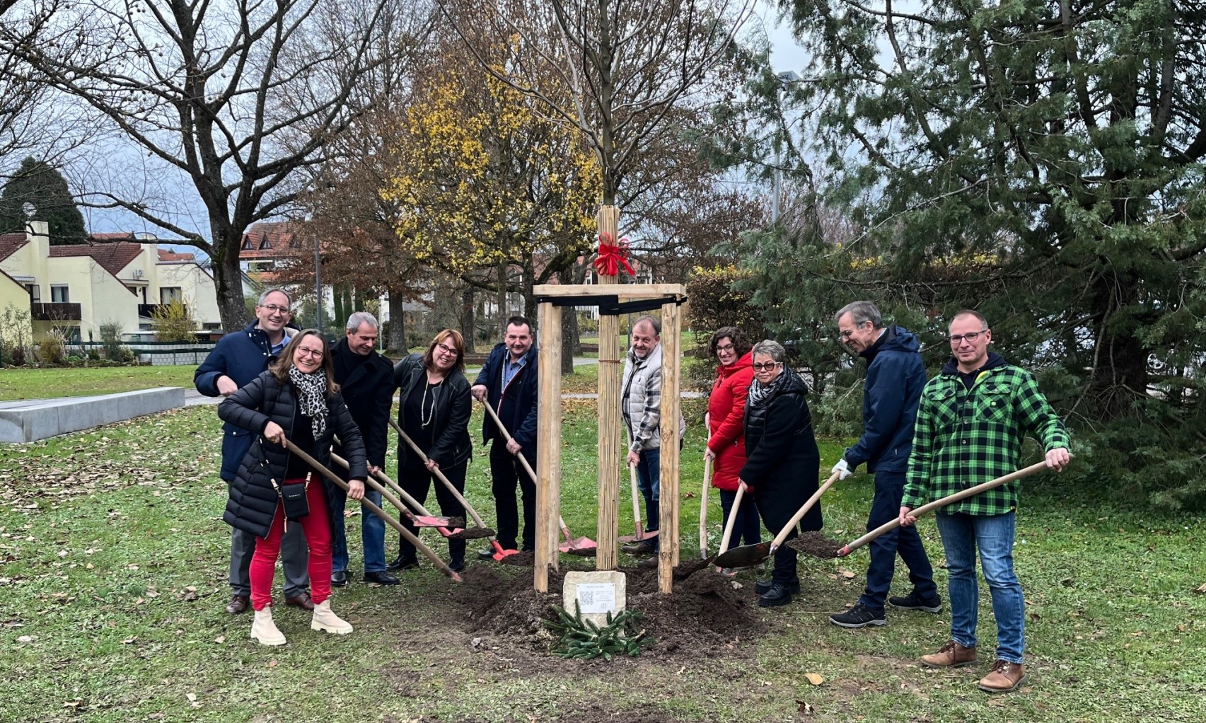 Von links: Alexandra Nunn-Seiwald, OB Sebastian Frei, Ortsvorsteher Marcel Mayer, Jutta Ries-Müller, Manfred Rein, Rüdiger Winter, Anika Störner, Gabriela Gabel, Dr. Lars Schubert, Martin Wacker. Nicht auf dem Bild: Beate Gaugler