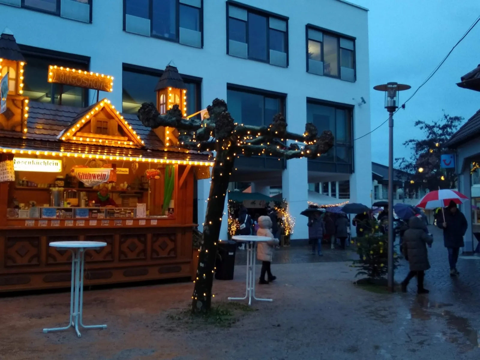 Weihnachtlicher Kirchplatz (Bild: Stadt Bad Rappenau)