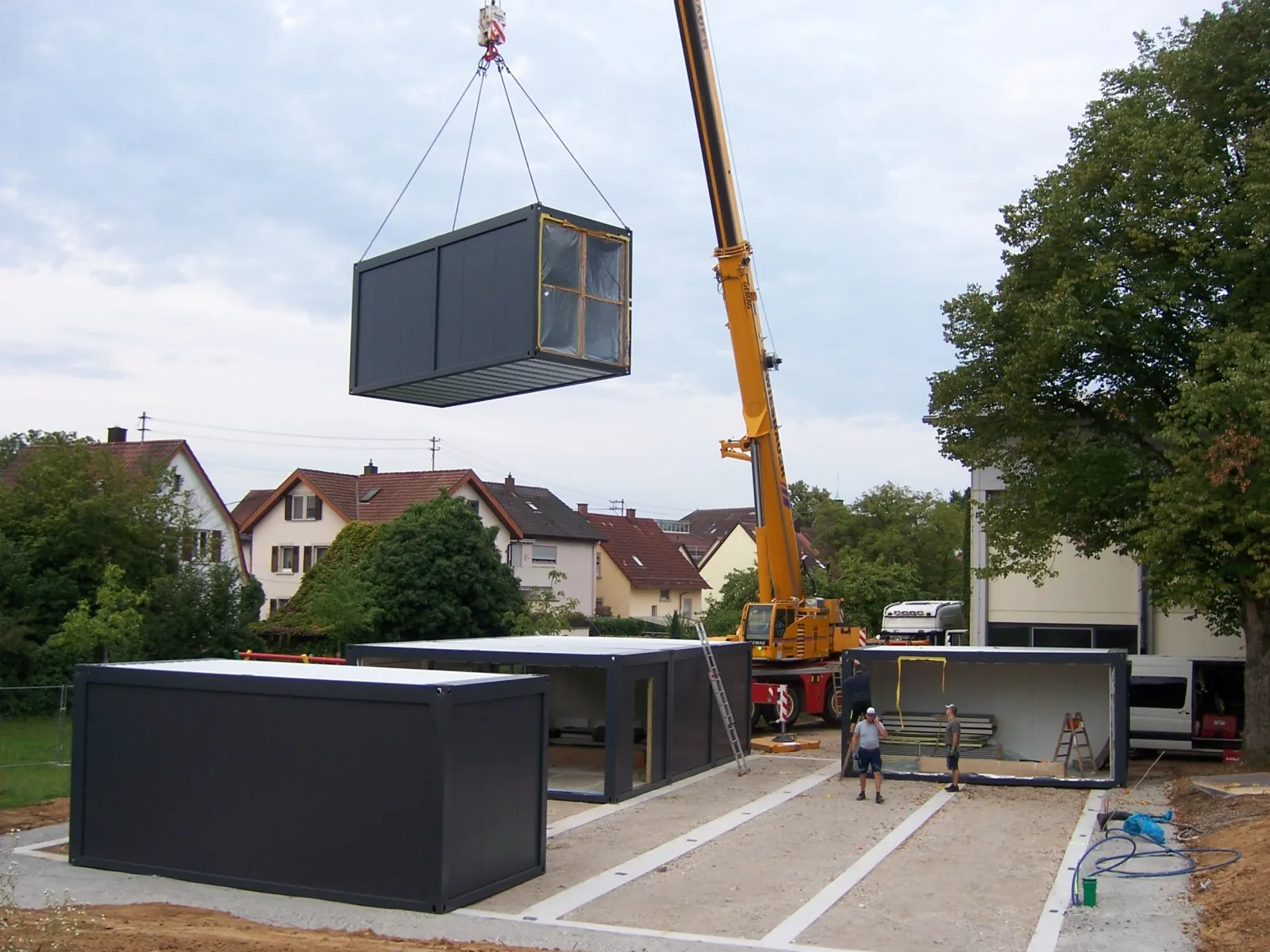 Die Container für die neue Kernzeit Bad Rappenau werden geliefert (Foto: Walter Geml)