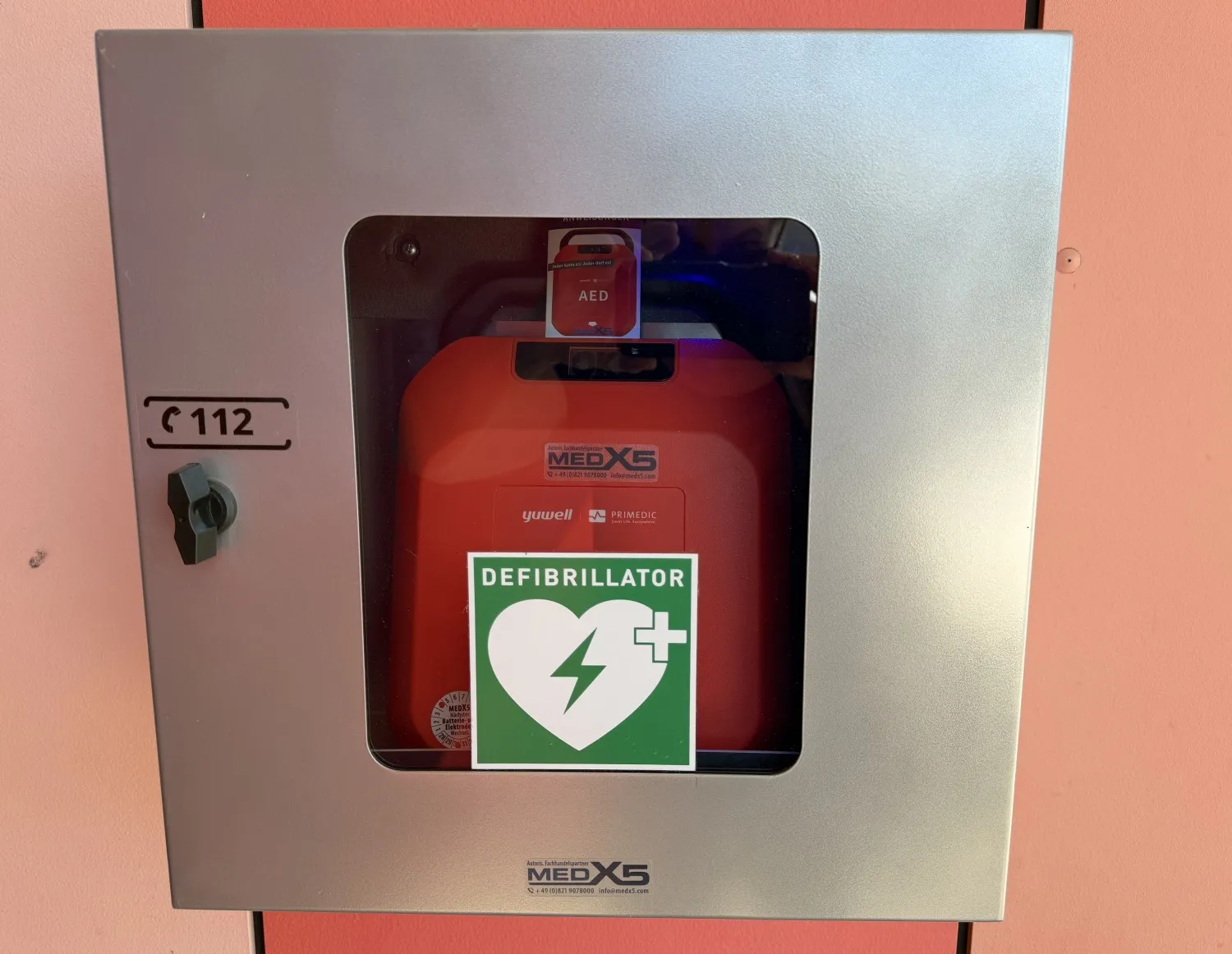 Defibillator am Kurhaus Bad Rappenau (Bild: Stadt Bad Rappenau)