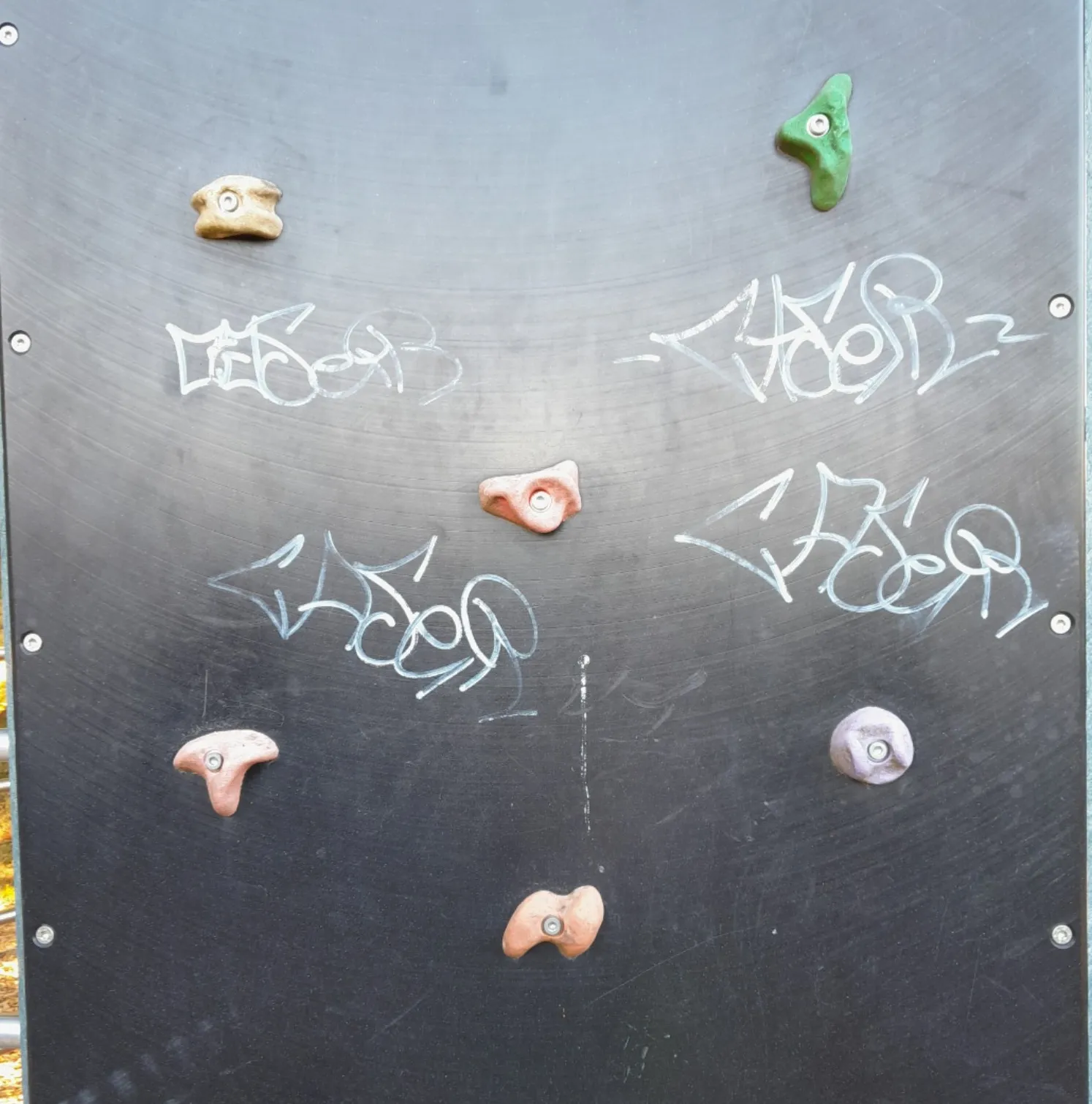 Sachbeschädigung durch Graffiti in Bonfeld (Bild: Bauhof Bad Rappenau)